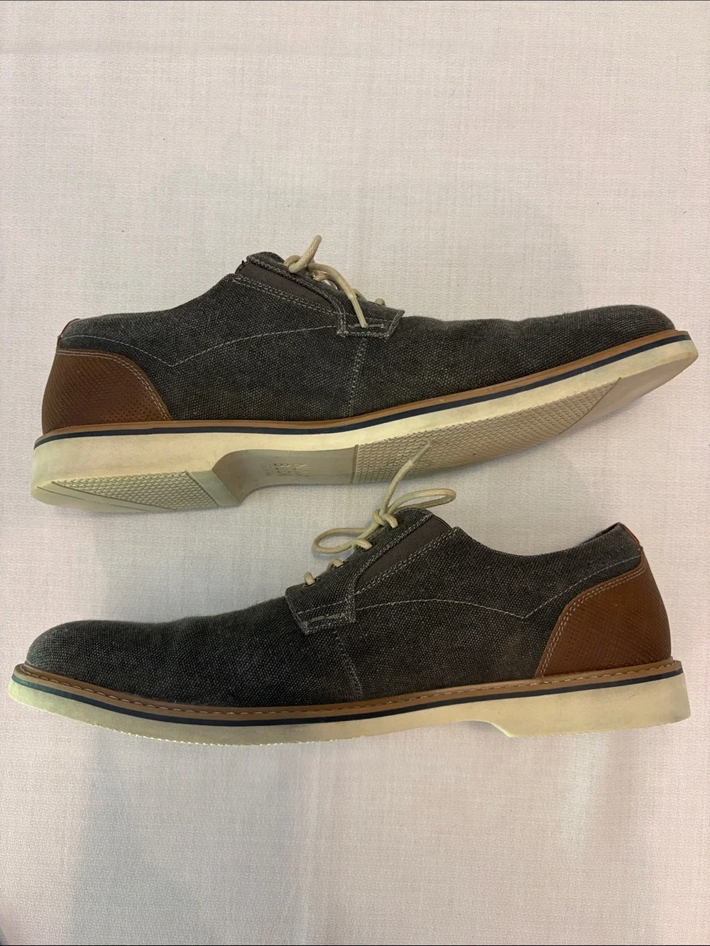 Nunn Bush Men's Gunmetal Gray Canvas Oxfords with Tan Trim Size 13